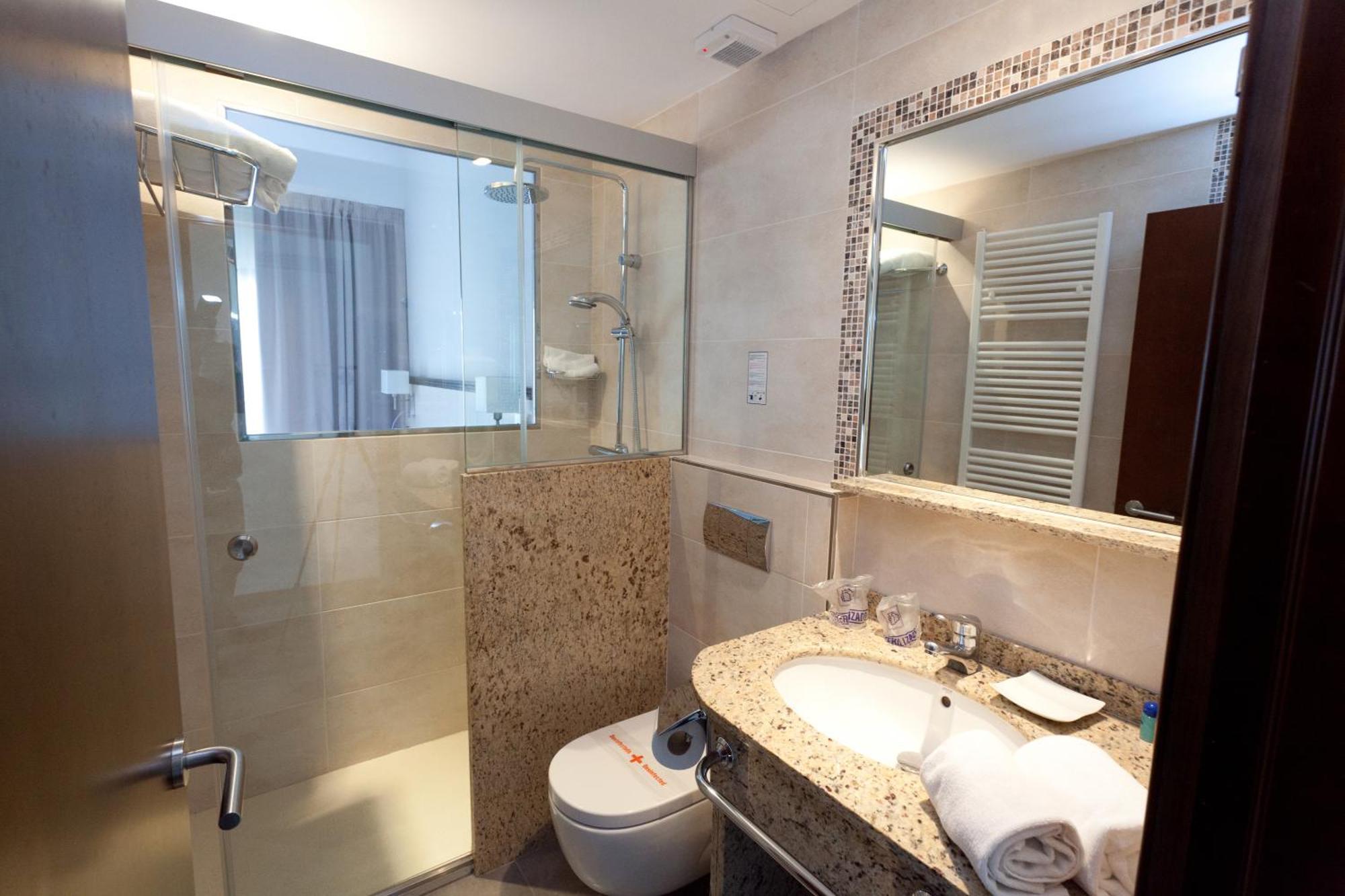Superior Twin Room balcony frontal Sea View