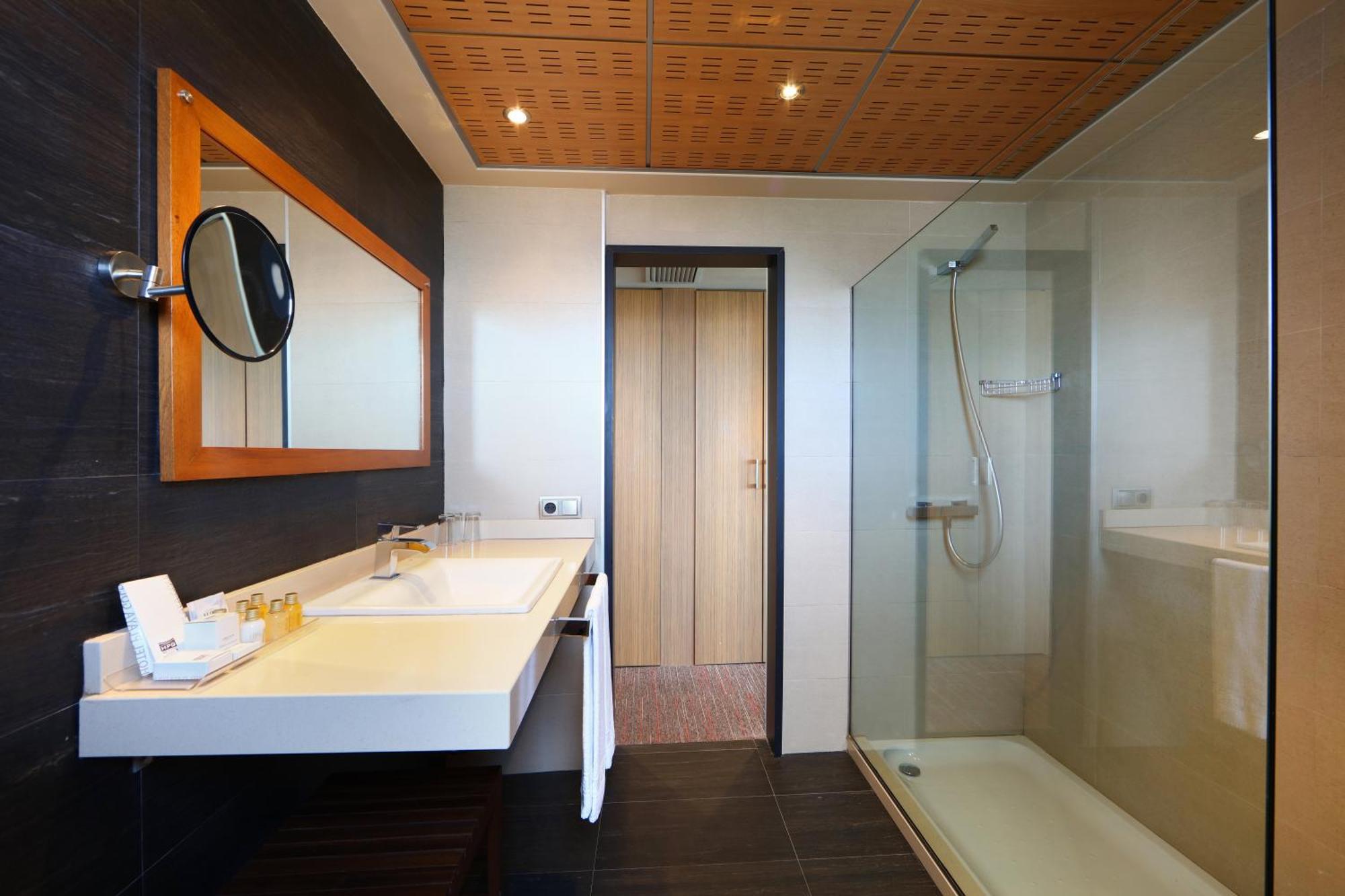 Junior Suite with Balcony and Sea View,718977733:JPEG