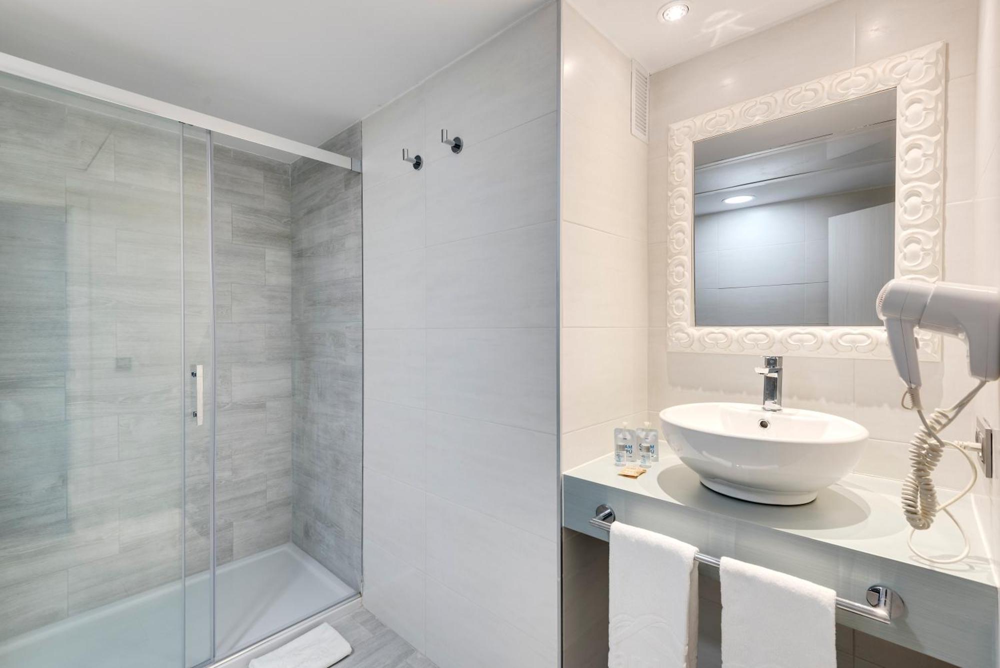 One-Bedroom Apartament Private Garden Pool Access,1588042846:JPEG