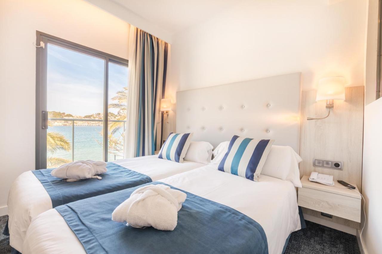 Superior Twin Room balcony frontal Sea View