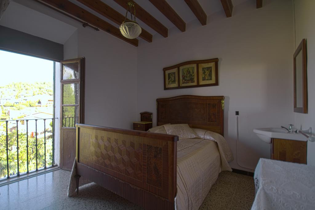 Double Room with Shared Bathroom,79486683:JPEG