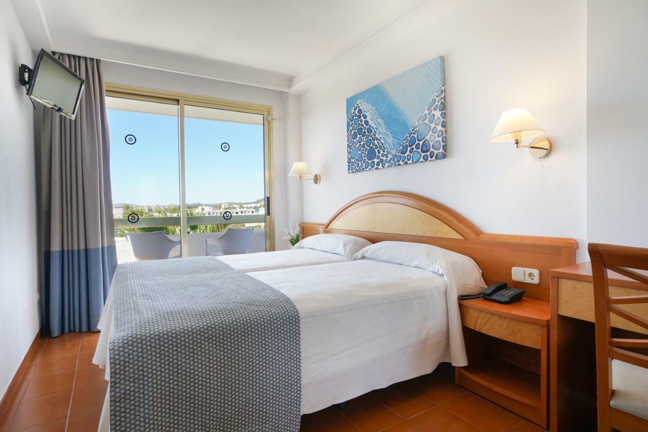 Budget Double Room with Balcony,813381576:JPEG