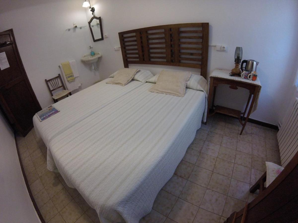 Chambre Lits Jumeaux avec Salle de Bains Commune