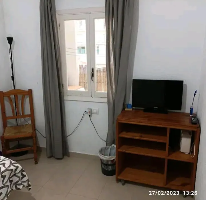 Camera Privata Singola In Appartamento, Bagno In Comune, Aria Condizionata Caldo Freddo, Wifi, Tv-1