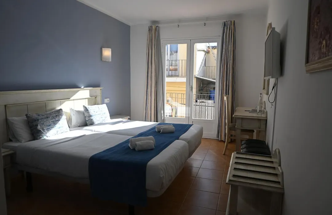 Hostal Hpc Porto Colom-1