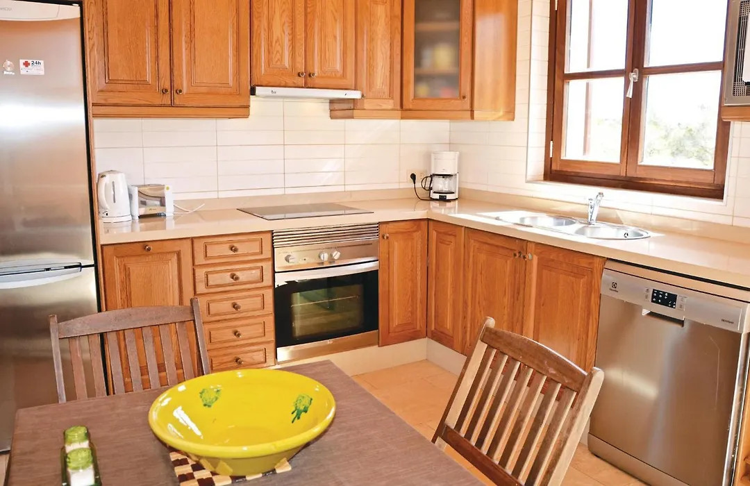 Amazing Home In Llombards With Wifi, Private Swimming Pool And Outdoor Swimming Pool-1