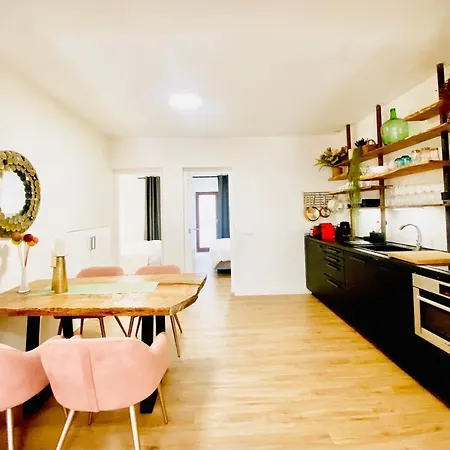 Hotel Apartment With 2-En Suite Bedrooms-2