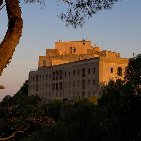 Petit Hotel Hostatgeria Sant Salvador-3