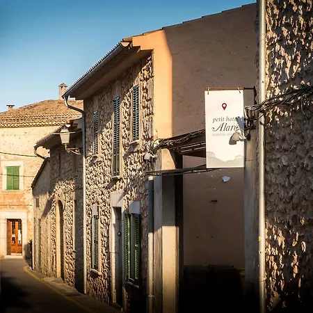 Petit Hotel Alaro-3