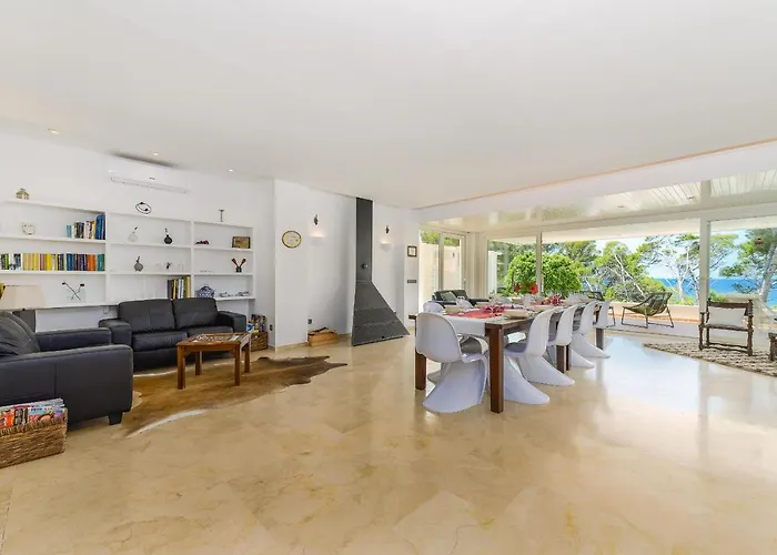 3001 Schoene Villa Am Meer In Sant Elm