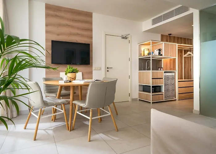 Magaluf (Mallorca) hotels near Aqua land
