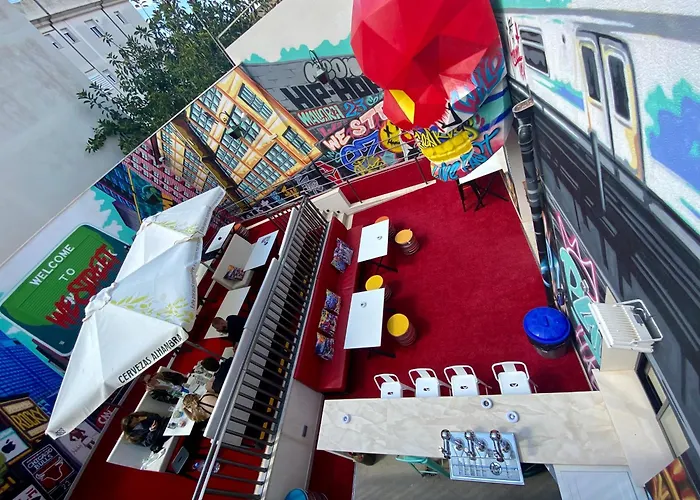 We Street Hostel - Albergue El Arenal 