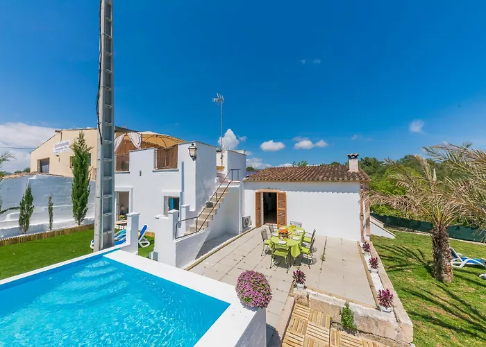 White House Villa Cala Millor  met een Zwembad