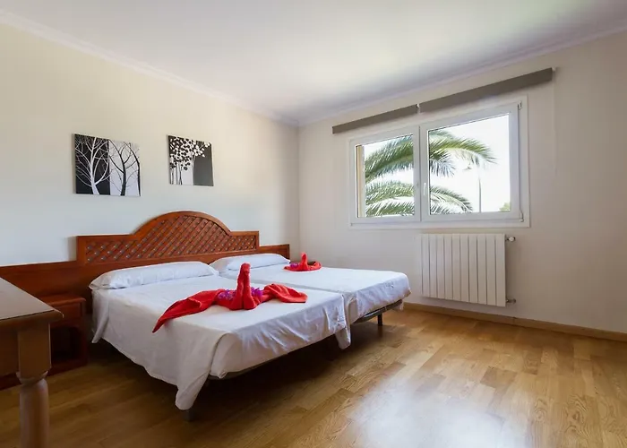 Villa Alzina Alojamiento Vacacional A 10 Minutos De La Playa De Cala Millor, Mallorca mit Pool