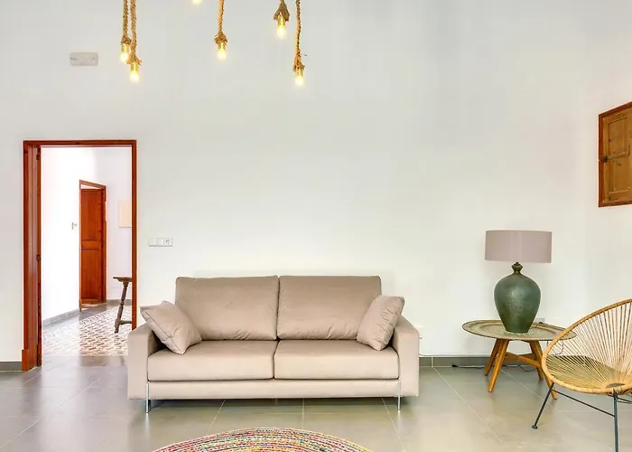 Villa Palma - Establiments by PriorityVillas